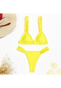 Intica - Bikini trójkątne z falbanką na plażę Mikyung. Kolor: żółty. Materiał: materiał