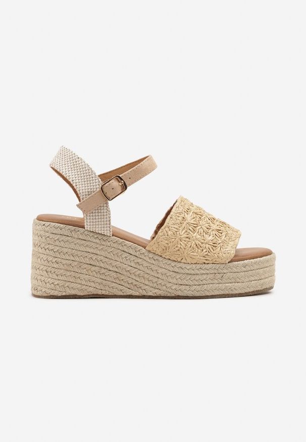 Renee - Beżowe Sandały na Koturnie Vices w Stylu Boho Danione. Okazja: do pracy, na spotkanie biznesowe. Zapięcie: sprzączka. Kolor: beżowy. Materiał: jeans. Sezon: lato. Obcas: na koturnie. Styl: boho