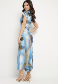 Born2be - Niebieska Rozkloszowana Sukienka w Abstrakcyjny Print z Ozdobnym Marszczeniem Tillanara. Okazja: na imprezę. Kolor: niebieski. Wzór: nadruk. Styl: elegancki, wizytowy #2