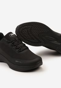 Born2be - Czarne Buty Sportowe Berrya. Wysokość cholewki: przed kostkę. Nosek buta: okrągły. Kolor: czarny. Materiał: materiał, guma. Szerokość cholewki: normalna. Sport: turystyka piesza #2