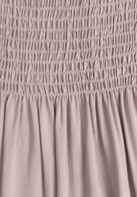 Renee - Jasnobeżowa Letnia Sukienka z Bawełny o Fasonie Hiszpanki z Rozkloszowanymi Falbanami Lorania. Okazja: na co dzień. Typ kołnierza: dekolt hiszpanka. Kolor: beżowy. Materiał: bawełna. Wzór: aplikacja. Sezon: lato. Styl: casual, elegancki #6