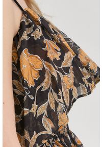 Patrizia Pepe bluzka bawełniana damska kolor czarny w kwiaty. Typ kołnierza: dekolt hiszpanka. Kolor: czarny. Materiał: bawełna. Długość rękawa: na ramiączkach. Wzór: kwiaty