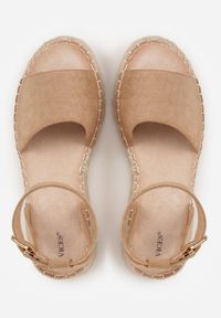 Renee - Ciemnobeżowe Sandały VICES z Imitacji Zamszu na Niskim Plecionym Koturnie Anameda. Okazja: na co dzień. Zapięcie: pasek. Kolor: beżowy. Materiał: zamsz. Wzór: haft. Obcas: na koturnie. Styl: casual #9