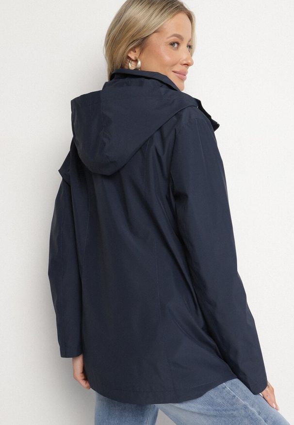 Born2be - Granatowa Kurtka Typu Wiatrówka z Odpinanym Kapturem Ndivoria. Okazja: na co dzień, na spacer. Kolor: niebieski. Materiał: jeans. Styl: casual, sportowy