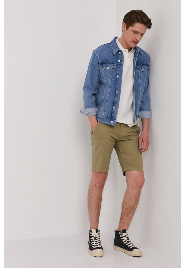 Pepe Jeans - Polo Benson. Typ kołnierza: polo. Kolor: biały. Materiał: guma. Długość: krótkie. Wzór: nadruk