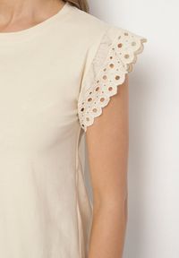 Born2be - Beżowa Bluzka z Bawełny z Ażurowymi Falbankami Zamiast Rękawów Vodelia. Typ kołnierza: kołnierz z falbankami. Kolor: beżowy. Materiał: bawełna. Wzór: ażurowy #7