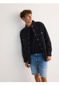 Reserved - Denimowe szorty slim - niebieski. Kolor: niebieski. Materiał: denim #1