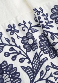 Born2be - Granatowa Rozkloszowana Spódnica z Wiskozy w Kwiatowy Wzór Masterore. Okazja: do pracy, na co dzień. Kolor: niebieski. Materiał: wiskoza. Wzór: kwiaty. Styl: casual #8