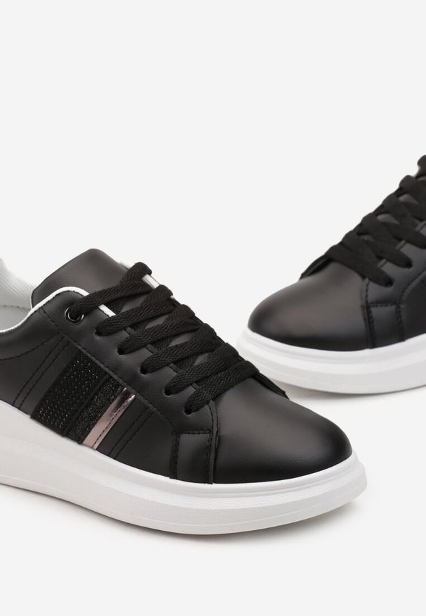 Born2be - Czarne Sznurowane Sneakersy z Ekoskóry Ozdobione Cyrkoniami Aloulie. Wysokość cholewki: przed kostkę. Kolor: czarny. Szerokość cholewki: normalna. Wzór: aplikacja. Obcas: na płaskiej podeszwie
