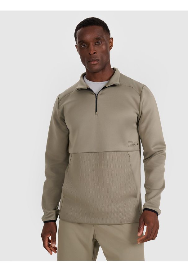 4f - 4F Bluza treningowa regular szybkoschnąca męska - oliwkowa/khaki XL. Okazja: na co dzień. Typ kołnierza: bez kaptura, kołnierzyk stójkowy. Kolor: oliwkowy, brązowy, wielokolorowy. Materiał: dzianina, włókno, syntetyk, materiał, tkanina, elastan. Długość: krótkie. Wzór: gładki, ze splotem. Styl: klasyczny, sportowy, casual. Sport: fitness, bieganie