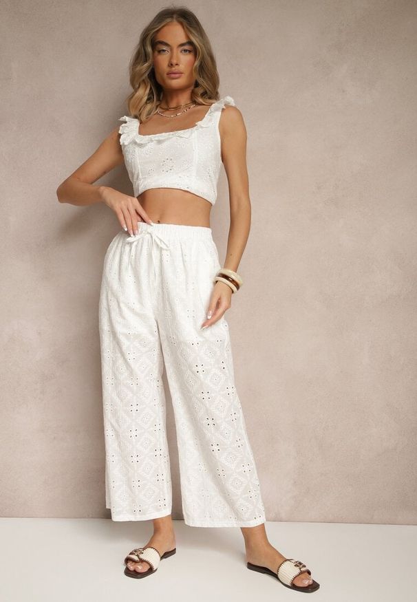 Renee - Białe Spodnie High Waist z Bawełnianej Tkaniny Zdobionej Haftem Mevirona. Okazja: na co dzień. Stan: podwyższony. Kolor: biały. Materiał: bawełna, tkanina. Wzór: haft, aplikacja. Styl: casual, elegancki