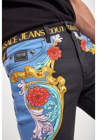 Versace Jeans Couture - Spodenki jeansowe VERSACE JEANS COUTURE. Wzór: nadruk #4