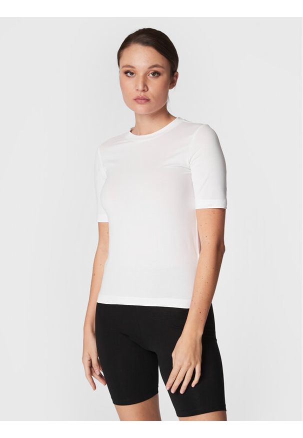 Gina Tricot T-Shirt Basic 17937 Biały Regular Fit. Kolor: biały. Materiał: bawełna