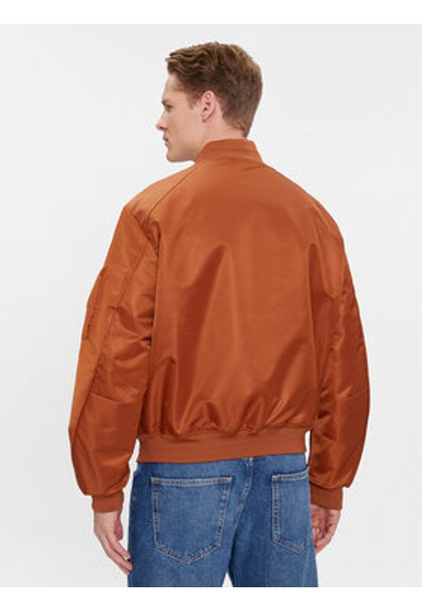Calvin Klein Kurtka bomber Recycled Sateen Hero Bomber K10K109907 Brązowy Regular Fit. Kolor: brązowy. Materiał: syntetyk
