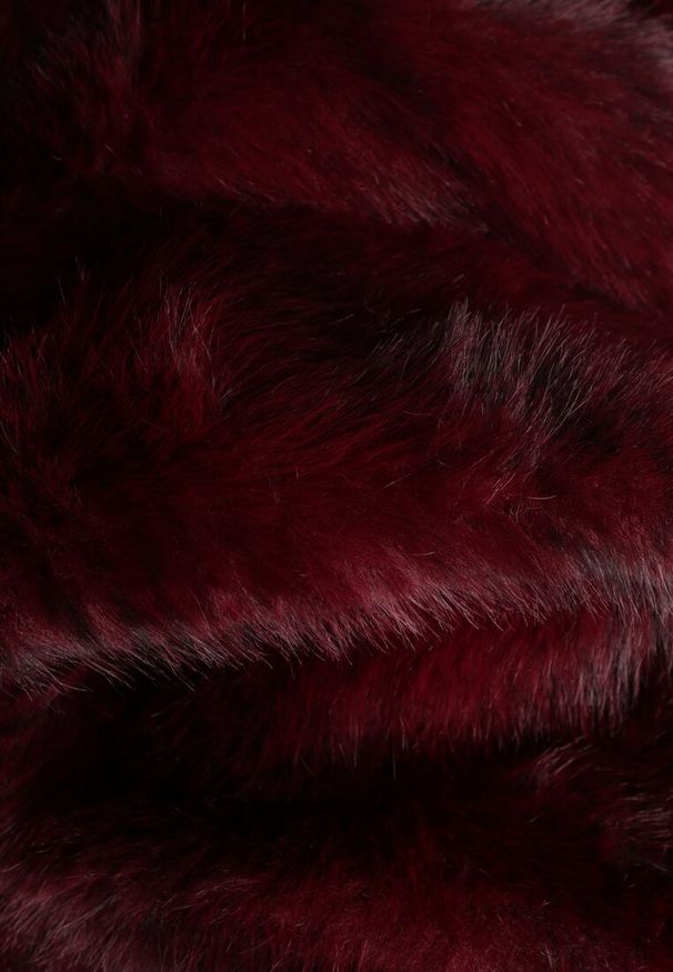 Renee - Bordowy Płaszcz Futerko o Jednorzędowym Fasonie Cataris. Okazja: na co dzień. Kolor: czerwony. Materiał: futro. Styl: elegancki, casual