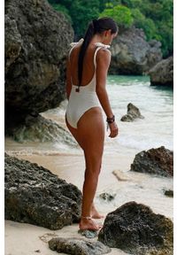 MUUV Strój kąpielowy Classic Openback kolor biały miękka miseczka. Kolor: biały. Materiał: dzianina #2