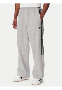Adidas - adidas Spodnie dresowe Spacer Teamgeist 26 Cutline KR7073 Szary jasny Regular Fit. Kolor: szary. Materiał: bawełna. Sport: turystyka piesza #1
