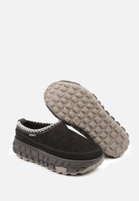 Born2be - Czarne Niskie Śniegowce na Grubej Tłoczonej Podeszwie Arevire. Okazja: na co dzień. Kolor: czarny. Materiał: jeans. Styl: casual #4
