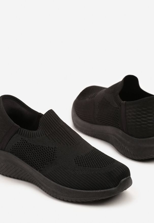 Renee - Czarne Wsuwane Buty Sportowe Sneakersy z Siateczki Kolarietia. Okazja: na co dzień, na spacer. Zapięcie: bez zapięcia. Kolor: czarny. Materiał: jeans. Sport: turystyka piesza