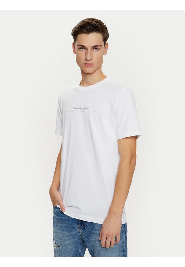 Calvin Klein Jeans T-Shirt Minimal Logo J30J327075 Biały Regular Fit. Kolor: biały. Materiał: bawełna