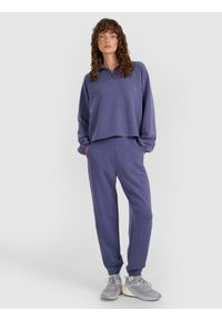 4f - 4F Bluza dresowa nierozpinana z modalem damska - granatowa S. Okazja: na co dzień. Typ kołnierza: kołnierzyk stójkowy, bez kaptura. Kolor: niebieski. Materiał: dresówka. Długość rękawa: raglanowy rękaw. Wzór: gładki, ze splotem. Styl: casual, sportowy #2