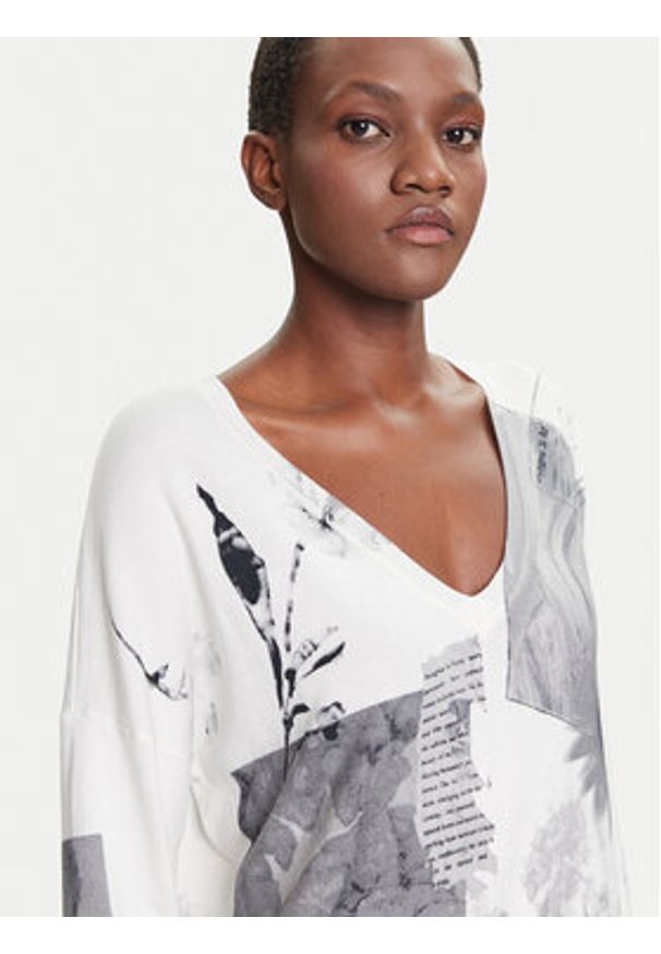 Desigual Sweter Gotemburgo 25WWJF15 Szary Regular Fit. Kolor: szary. Materiał: wiskoza