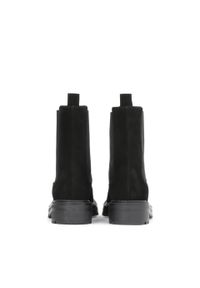 Kazar - Czarne proste botki damskie typu chelsea z wsuwaną cholewką. Kolor: czarny. Materiał: zamsz. Szerokość cholewki: normalna. Sezon: jesień, zima #4