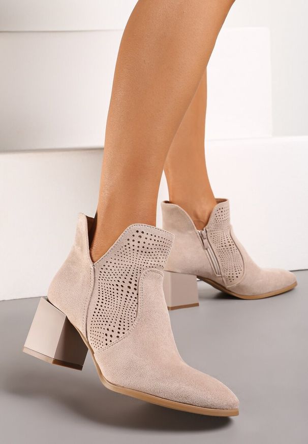 Born2be - Beżowe Ażurowe Botki z Geometrycznym Słupkiem i Skórzaną Wkładką Pieraia. Okazja: na co dzień. Kolor: beżowy. Materiał: skóra. Wzór: ażurowy, geometria. Obcas: na słupku. Styl: casual, elegancki, wizytowy