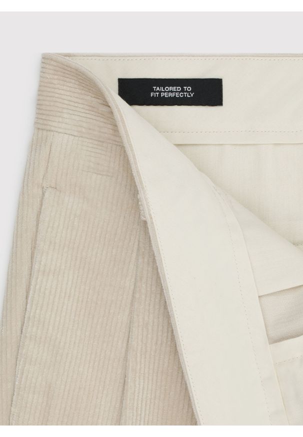 Pako Lorente - PAKO LORENTE - Beżowe spodnie z zakładkami. Kolor: beżowy. Materiał: elastan, bawełna, sztruks. Sezon: zima, jesień