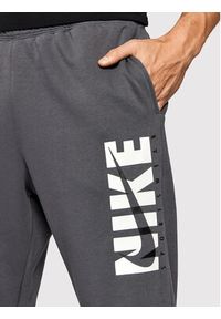 Nike Bluza Sportswear Graphic DD5242 Szary Standard Fit. Kolor: szary. Materiał: bawełna #10