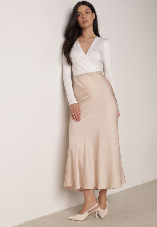Born2be - Beżowa Satynowa Spódnica z Lekko Rozkloszowanym Dołem Zinnemira. Kolor: beżowy. Materiał: satyna. Styl: elegancki, klasyczny