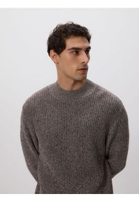 Reserved - Melanżowy sweter z golfem - ciemnobrązowy. Typ kołnierza: golf. Kolor: brązowy. Materiał: dzianina, bawełna. Wzór: melanż #1