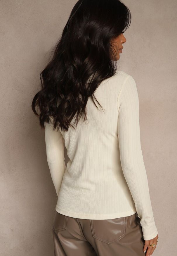 Renee - Beżowa Klasyczna Bluzka Longsleeve z Golfem Raleia. Okazja: na co dzień. Typ kołnierza: golf. Kolor: beżowy. Długość rękawa: długi rękaw. Styl: klasyczny
