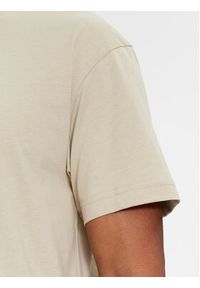 Calvin Klein T-Shirt Hero K10K111346 Beżowy Regular Fit. Kolor: beżowy. Materiał: bawełna #2