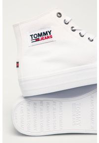 Tommy Jeans - Trampki. Nosek buta: okrągły. Zapięcie: sznurówki. Kolor: biały. Materiał: guma #4