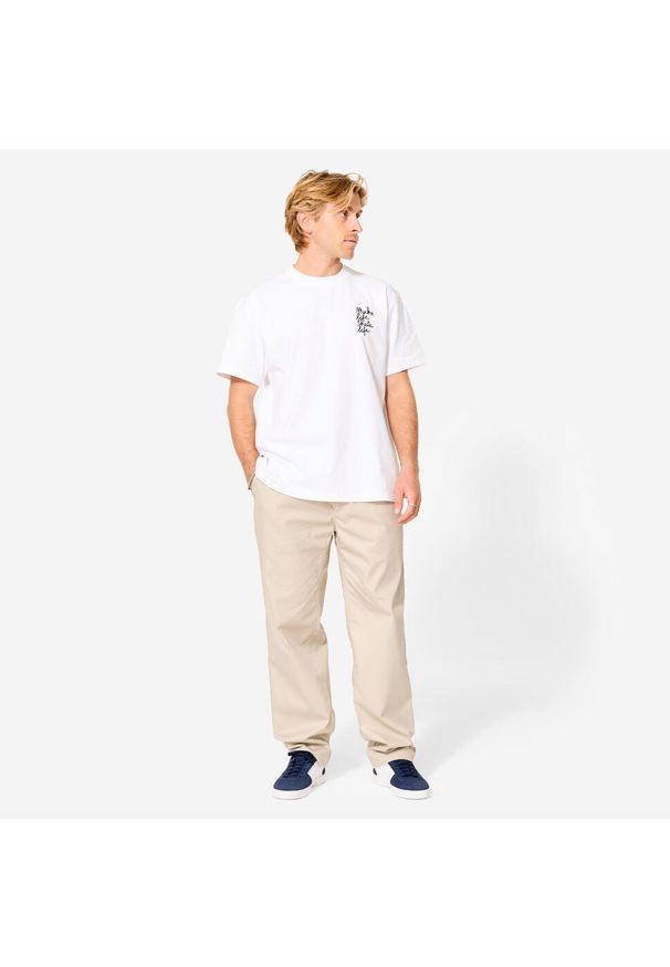 Decathlon - T-shirt z krótkimi rękawami na deskorolkę TS500 biały we współpracy z MLSL. Kolor: czarny, biały, wielokolorowy. Materiał: tkanina, prążkowany, materiał, bawełna, elastan. Długość rękawa: krótki rękaw. Długość: krótkie. Sport: skateboard