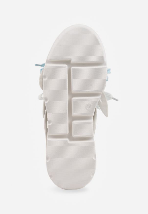 Renee - Biało-Niebieskie Sneakersy Vices na Płaskiej Podeszwie z Geometryczną Aplikacją Nelenith. Okazja: na co dzień. Kolor: biały. Materiał: jeans. Wzór: geometria, aplikacja. Obcas: na płaskiej podeszwie