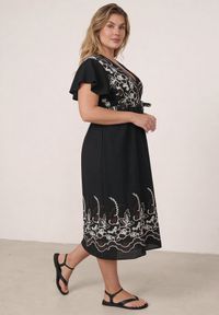Born2be - Czarna Kopertowa Sukienka z Wiskozy Zdobiona Haftem i Wiązanym Paskiem Tasenea. Okazja: na co dzień. Kolekcja: plus size. Kolor: czarny. Materiał: wiskoza. Wzór: aplikacja, haft. Sezon: lato. Typ sukienki: kopertowe. Styl: elegancki, casual, boho #2