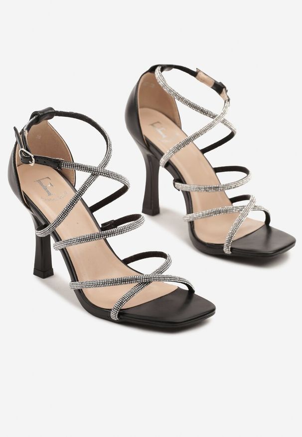Renee - Czarne Sandały Szpilki w Eleganckim Stylu Zdobione Cyrkoniami Fanireas. Okazja: na co dzień. Kolor: czarny. Materiał: jedwab, jeans. Wzór: aplikacja. Obcas: na szpilce. Styl: elegancki. Wysokość obcasa: średni