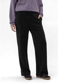 Volcano - Szerokie spodnie dresowe N-EVA. Kolor: czarny. Materiał: dresówka. Długość: długie. Wzór: gładki #1