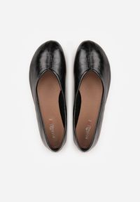 Renee - Czarne Gładkie Balerinki Basic z Zaokrąglonym Noskiem Kaleta. Okazja: na co dzień. Kolor: czarny. Materiał: skóra, jeans. Wzór: gładki. Styl: casual, klasyczny #2