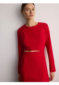 Reserved - Sukienka mini z wycięciem - czerwony. Kolor: czerwony. Materiał: tkanina. Wzór: gładki. Długość: mini #1