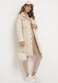 Born2be - Beżowa Kurtka za Kolano z Kołnierzem Pikowana Chloime. Kolor: beżowy. Materiał: materiał #6