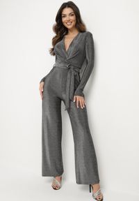 Born2be - Srebrny Kombinezon z Wiskozą o Kopertowym Kroju z Paskiem Temaviel. Okazja: na co dzień. Kolor: srebrny. Materiał: wiskoza. Długość: długie. Styl: elegancki, casual, sportowy, wizytowy #2