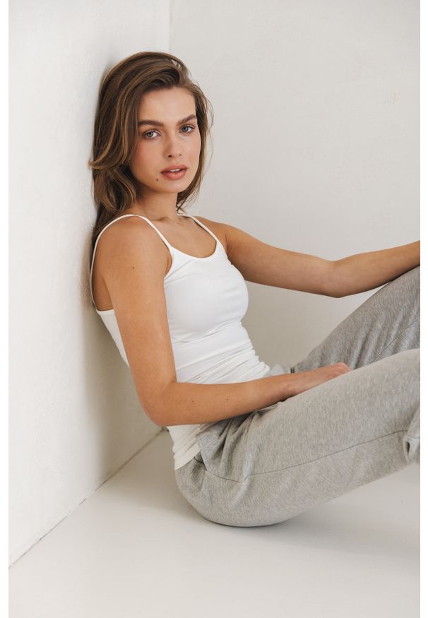 TOP SIA ECRU XS - Flawless. Okazja: na co dzień. Materiał: jeans, tkanina, skóra. Długość rękawa: na ramiączkach. Długość: krótkie. Sezon: lato. Styl: casual