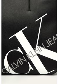 Calvin Klein Jeans - Torebka. Kolor: czarny. Wzór: nadruk. Materiał: skórzane. Rozmiar: duże. Rodzaj torebki: na ramię #3