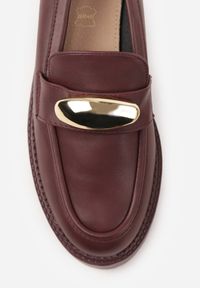 Born2be - Bordowe Mokasyny Vices ze Skórzaną Wkładką i Metaliczną Ozdobą Anlee. Okazja: na co dzień. Kolor: czerwony. Materiał: skóra. Wzór: aplikacja. Styl: casual #7