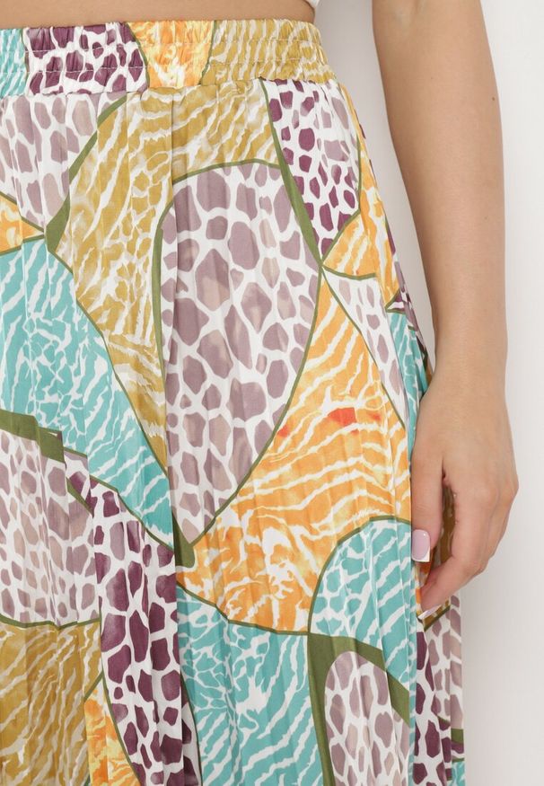 Born2be - Żółto-Niebieska Spódnica Plisowana Midi z Satynowego Materiału Revipa. Okazja: na co dzień, na spacer. Stan: podwyższony. Kolor: żółty. Materiał: satyna, materiał. Styl: casual