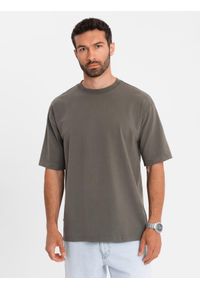 Ombre Clothing - T-shirt bawełniany męski LOOSE FIT z okrągłym dekoltem – ciemnooliwkowy V7 - Rozmiar: L. Okazja: na co dzień. Kolor: oliwkowy. Materiał: bawełna. Styl: casual