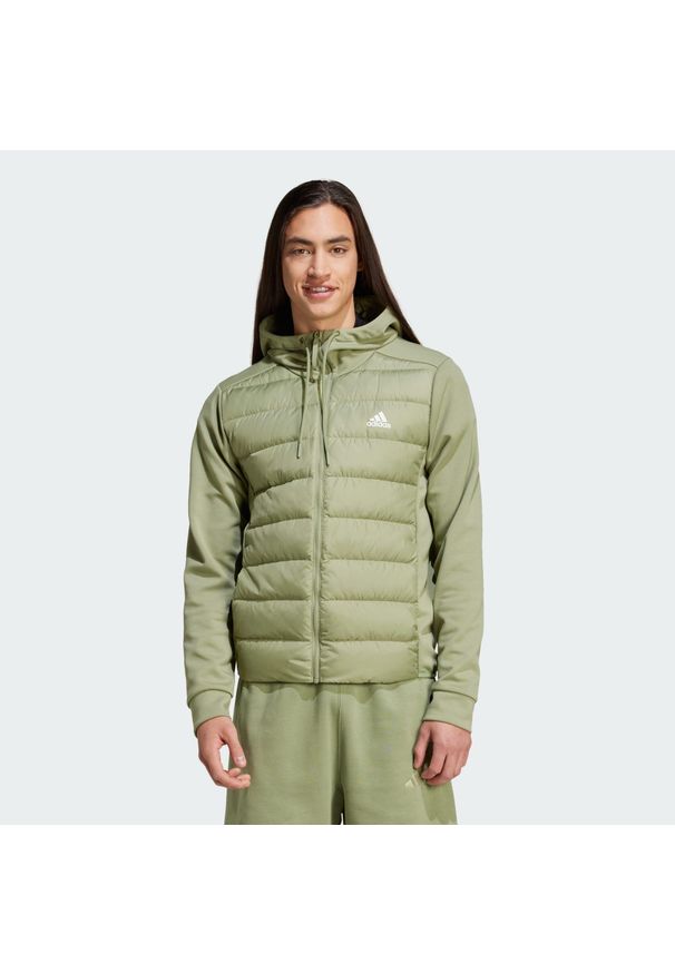 Adidas - Kurtka Essentials Hybrid Dow Hooded. Kolor: zielony. Materiał: materiał